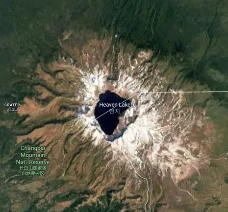 Vista de satélite do Lago do Céu, na montanha Changbai.