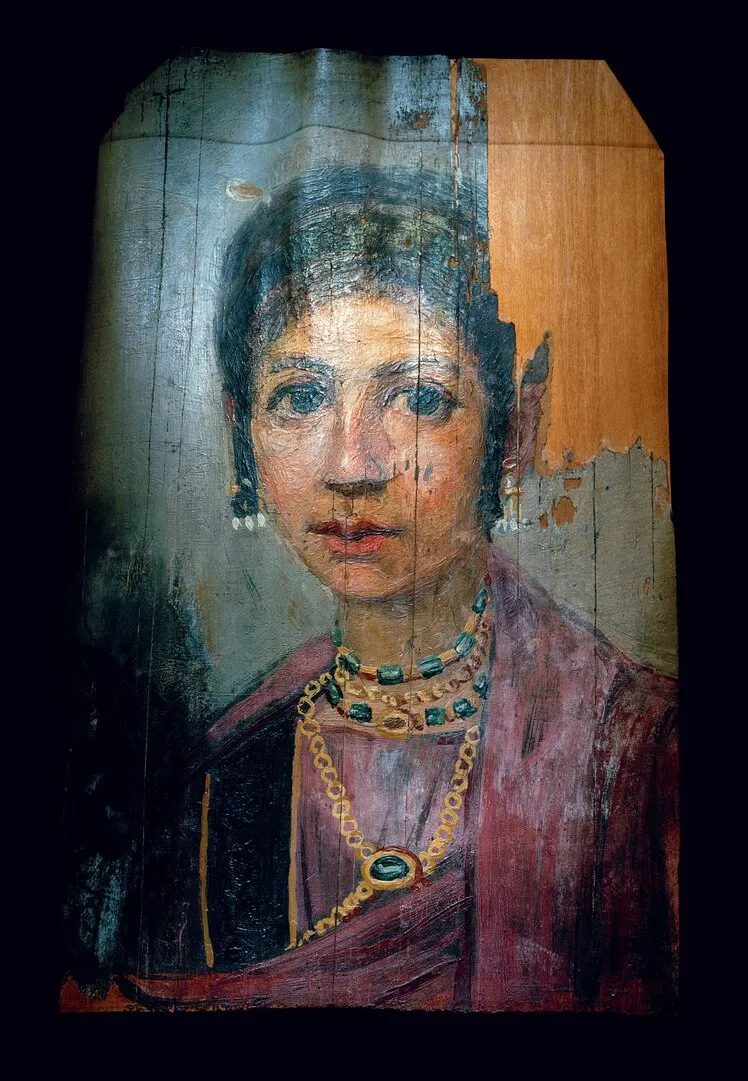 Retrato do Faium: mulher sobre fundo azul-esverdeado.